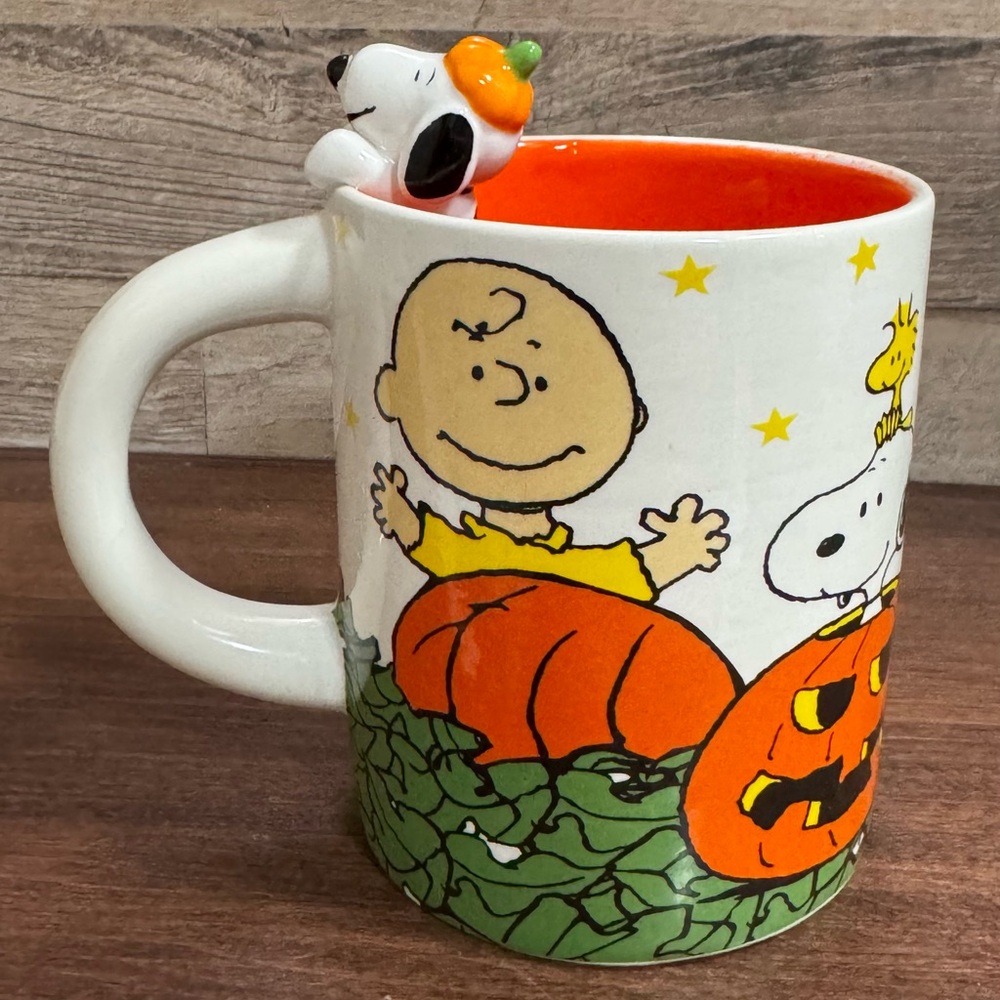 Super Cute 🥰 Charlie Brown & Friends  in a Pumpkin 🎃 patch  MUG - NEW